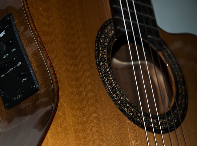 Elektrisch akoestische klassieke gitaar afbeelding
