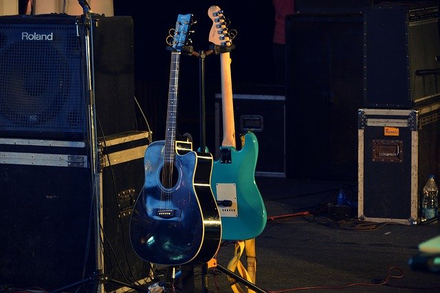 Elektrische gitaar of toch juist een akoestische gitaar kopen afbeelding